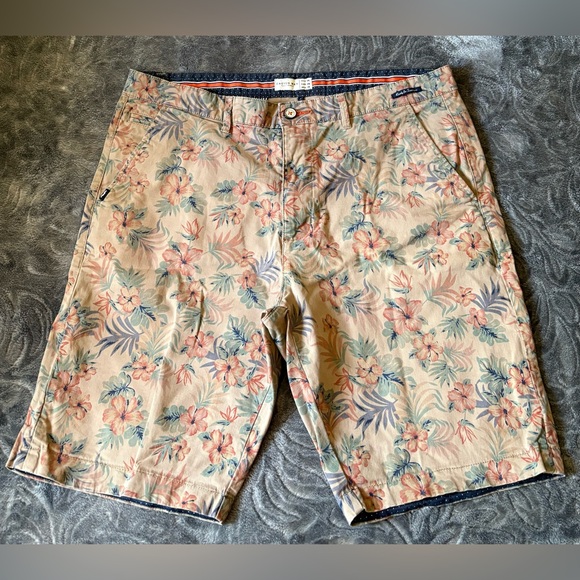 Cactus Man Shorts Size 36 - Picture 1 of 4